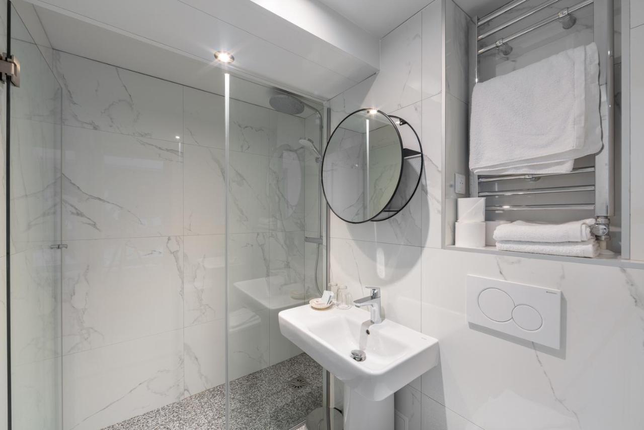 Hotel Saint Christophe Paris Exterior foto